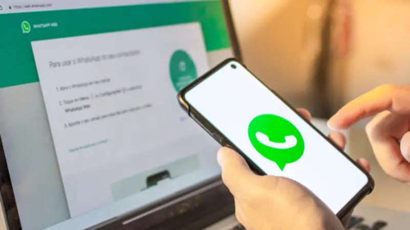 تطبيق واتساب جهات الاتصال