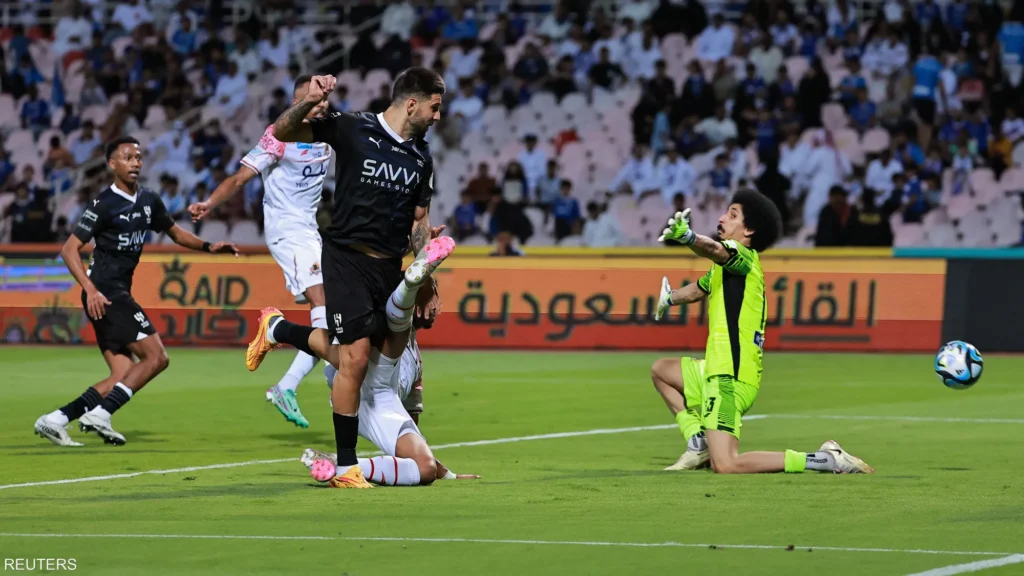 الهلال السعودي يحقق الفوز على الوحدة 2-1 