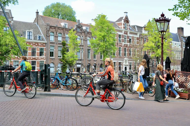  الدراجات الهوائية جزء من الحياة اليومية لكل الفئات العمرية في هولندا من 7- 70 عاما (شترستوك)