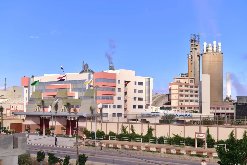 مصانع أبوقير للأسمدة المصرية تعود للعمل بعد توقف إمدادات الغاز الطبيعي