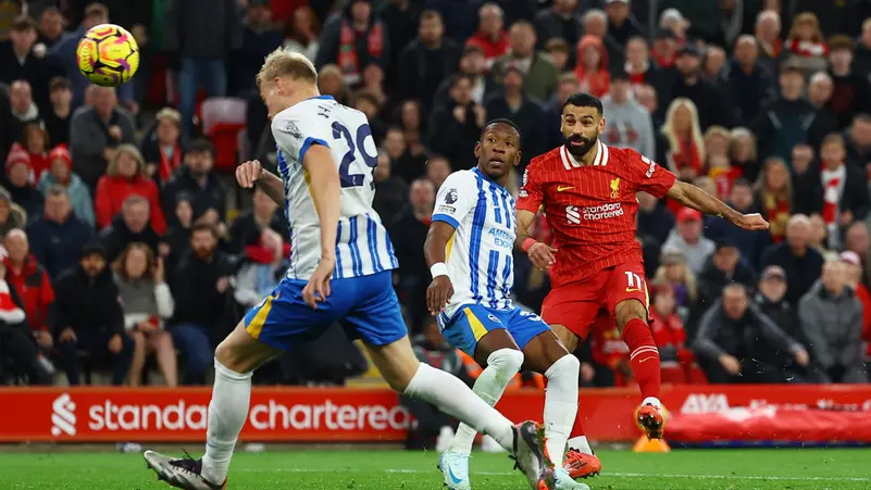 صلاح يقود ليفربول للفوز على برايتون ويتصدر الدوري