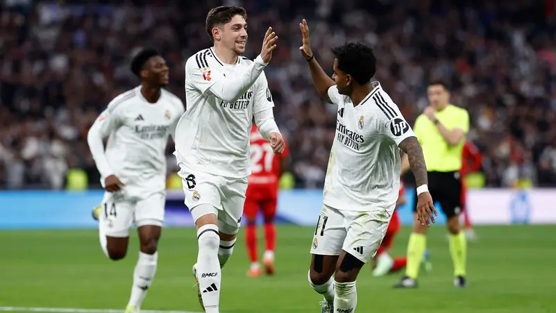 ريال مدريد يتصدر الدوري الإسباني بفوزه على إشبيلية