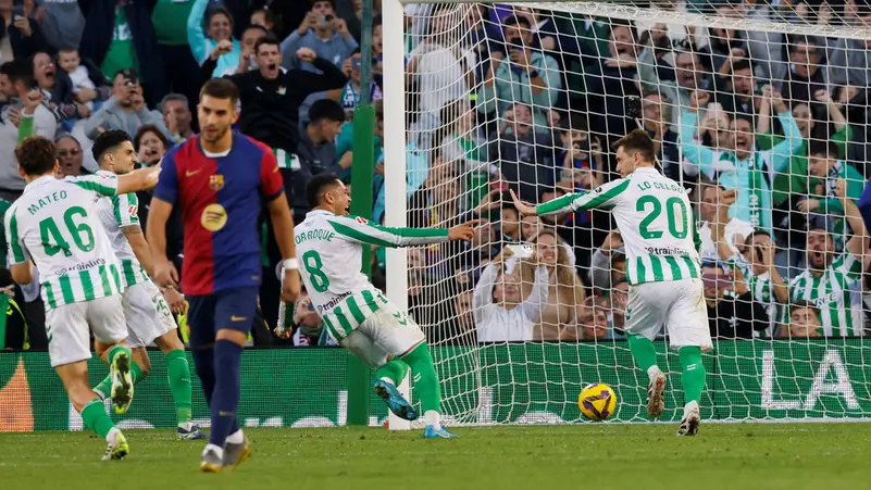 بيتيس يتعادل مع برشلونة في المباراة رقم 500 لمدربه في الدوري الإسباني