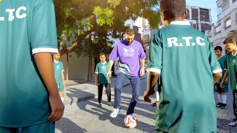 بنزيمة يشيد بالسعودية ويتحدث عن استعداداتها لكأس العالم