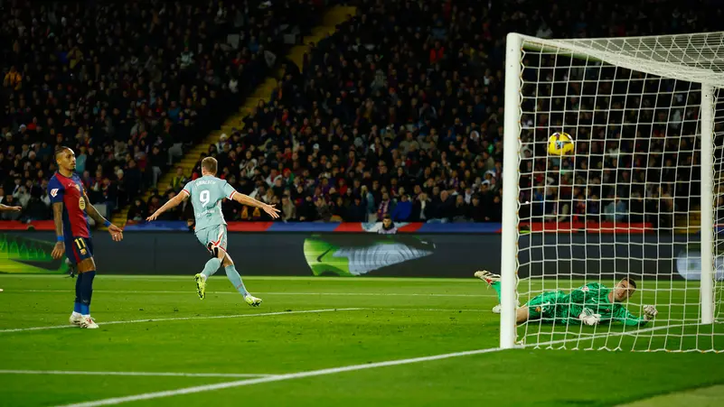 برشلونة يتعثر أمام أتلتيكو مدريد في قمة الجولة 18 من الدوري الإسباني