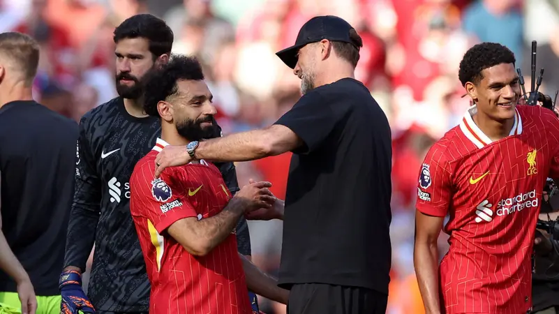 كلوب يمزح حول انضمام محمد صلاح وفان دايك وأرنولد إلى رد بول