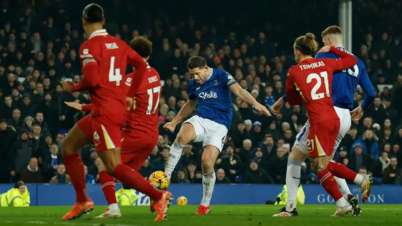 إيفرتون يحقق التعادل مع ليفربول في مباراة قوية