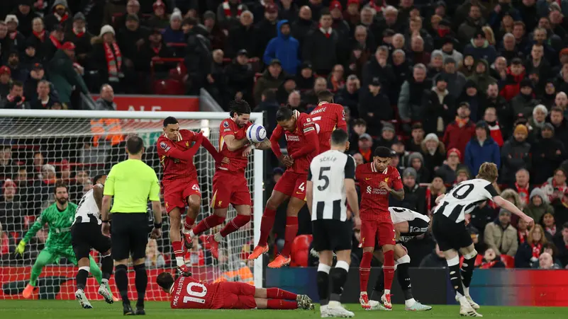 ليفربول في صدارة الدوري الإنجليزي الممتاز