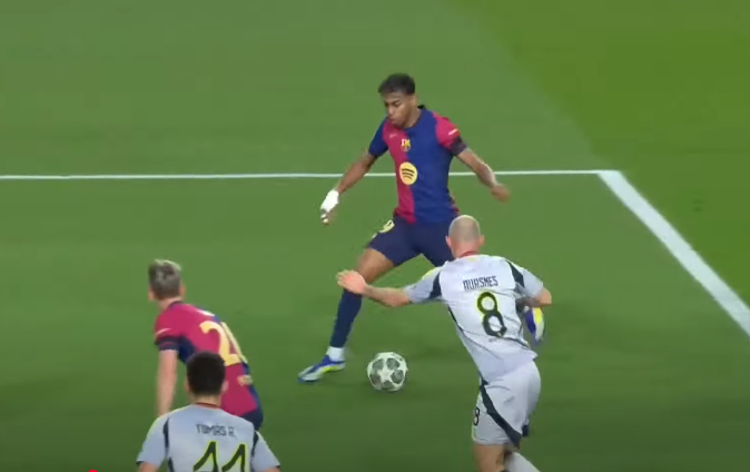 لامين يامال مع تأهل برشلونة بعد الفوز على بنفيكا