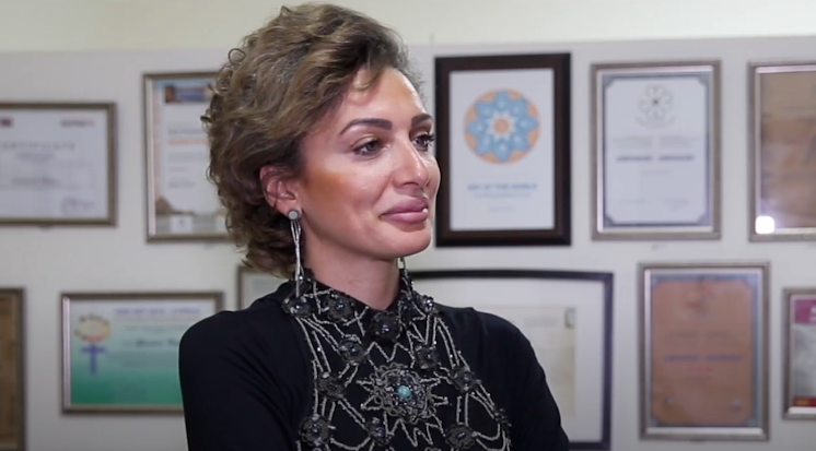 غدير حافظ: رسالة إنسانية عبر الفن