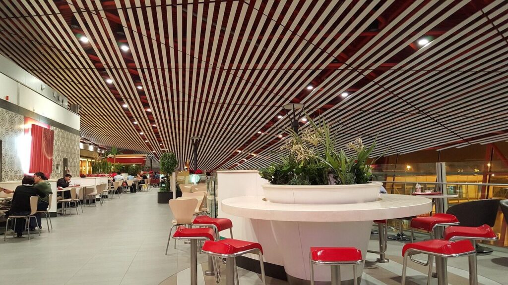 صالات المطارات بألمانيا شبه فارغة بسبب إضراب عمال شركات الطيران