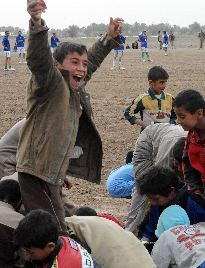أطفال عراقيين تغمرهم الفرحة