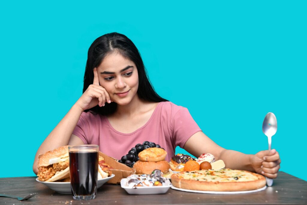 فتاة تعاني من  الافراط في الاكل