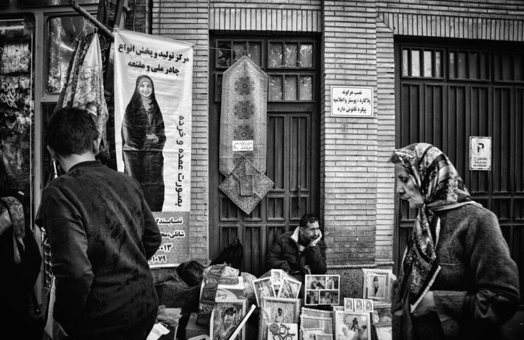 صورة تعبيرية لتقلص الاقتصاد الايراني