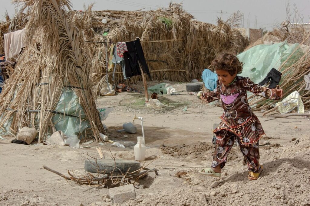 اطفال ايرانيين يعانون من الفقر
