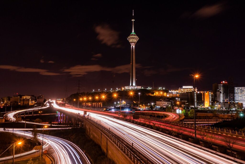 صورة تعبيريةللتجارة و المواصلات بإيران بعيدة عن الحرب