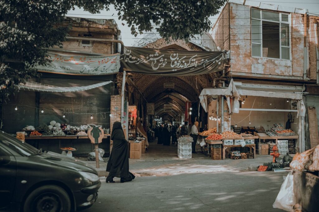  صورة تعبيرية لهشاشة الاقتصاد الايراني 