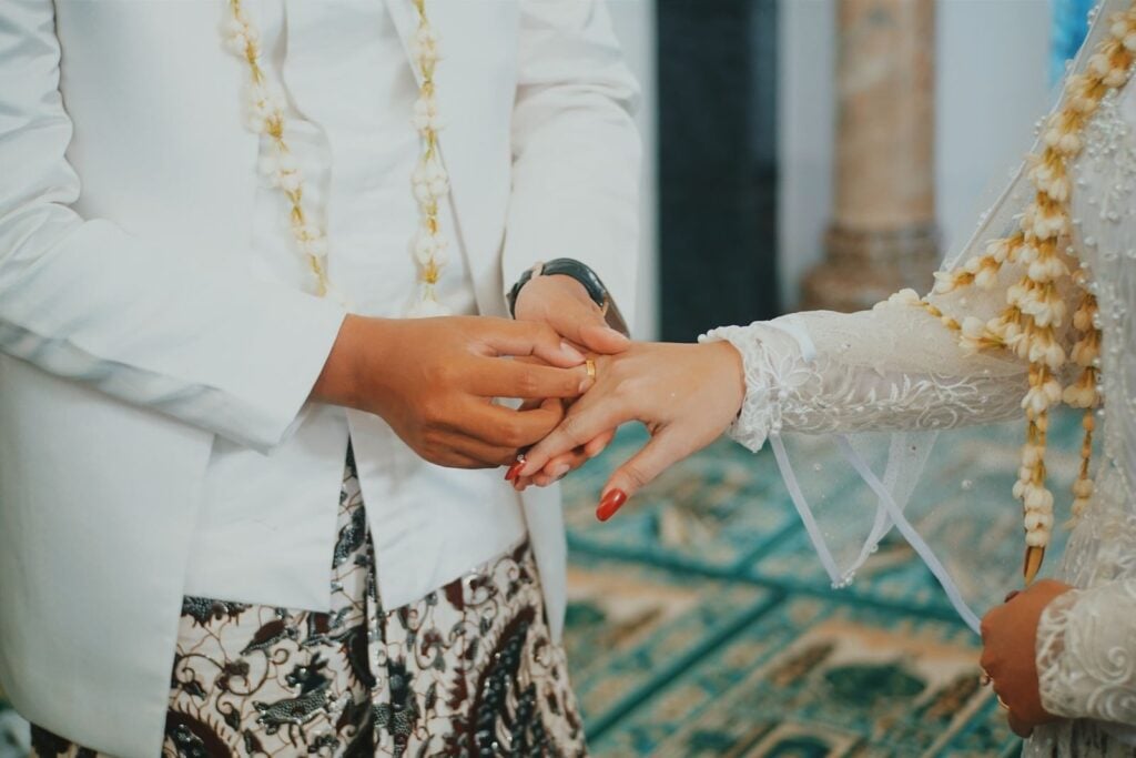 صورة تعبيرية لعقد قران بين إثنين/المصدر/Pexels